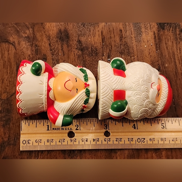 Vintage Hallmark Mr. & Mrs. Santa Claus Salt Pepper Shakers 1970s - Picture 6 of 8